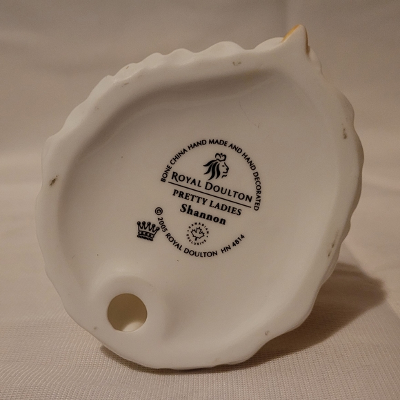 Royal Doultan Pretty Ladies Shannon HN4814 - Mint Condition - Picture 2 of 3